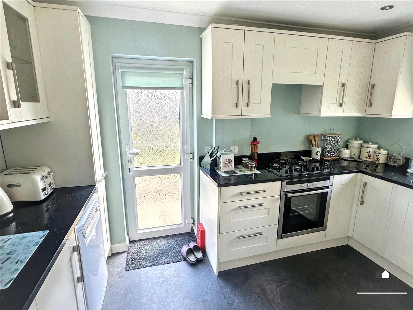 2 Bedroom Bungalow. Gorringe Close in Eastbourne, East Sussex 8